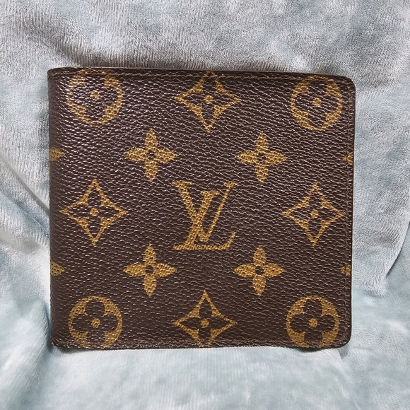 Louis Vuitton Vintage Monogram Bifold Wallet w/coinpouch Authentic Unisex w/COA - Picture 1 of 16